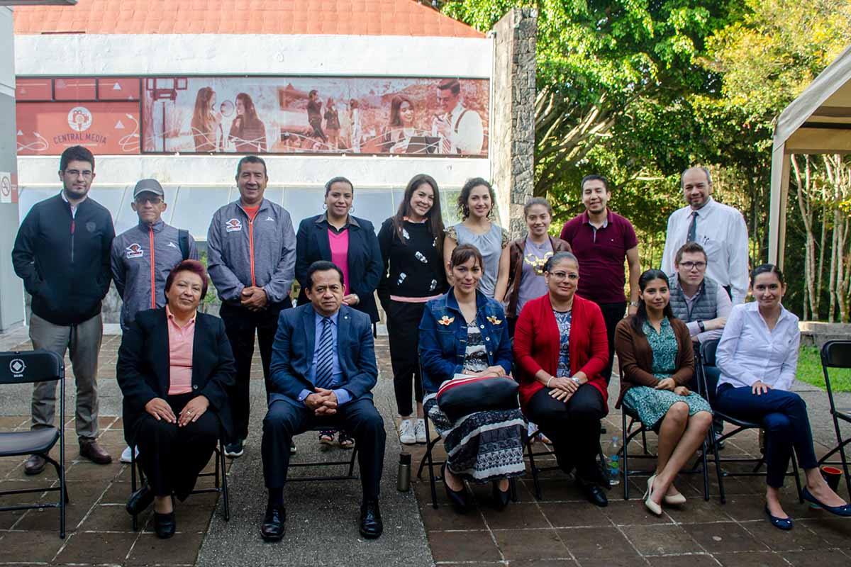 4 / 7 - Profesores, personal y autoridades de la Preparatoria Anáhuac.