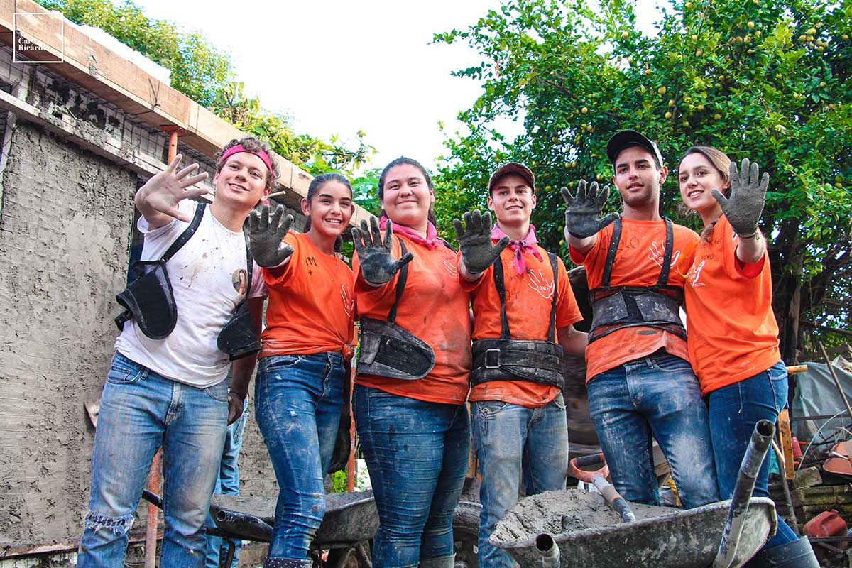 5 / 8 - La principal labor de ASUA es llevar el optimismo de nuestros jóvenes. 