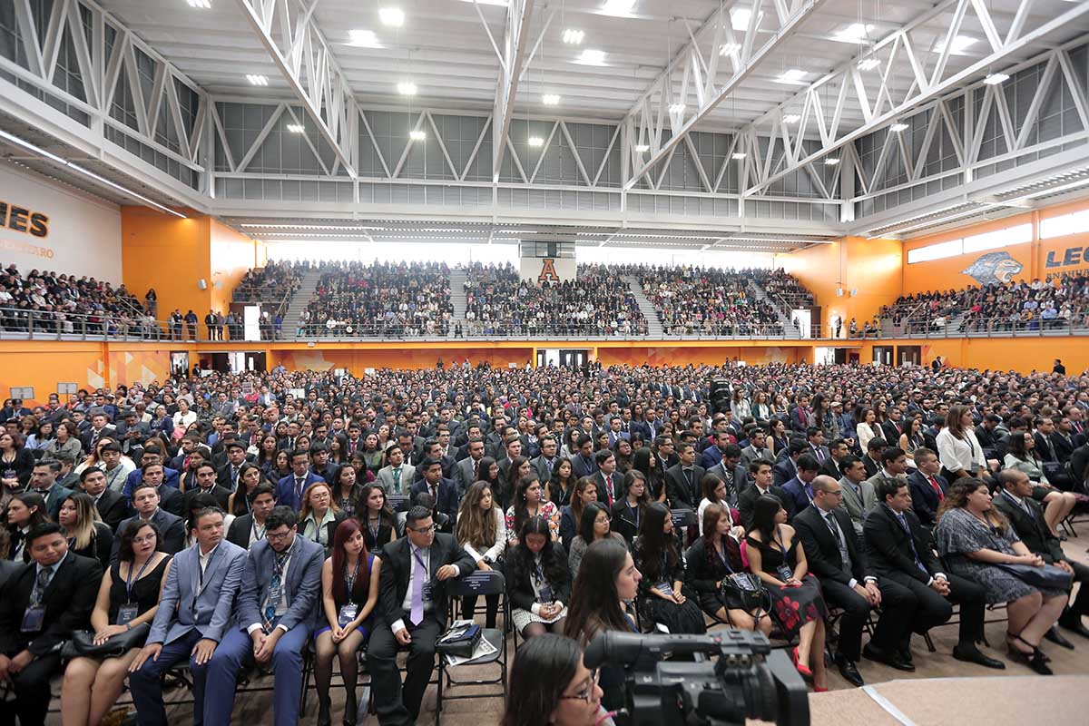 1 / 5 - 1,500 alumnos galardonados con el premio CENEVAL.