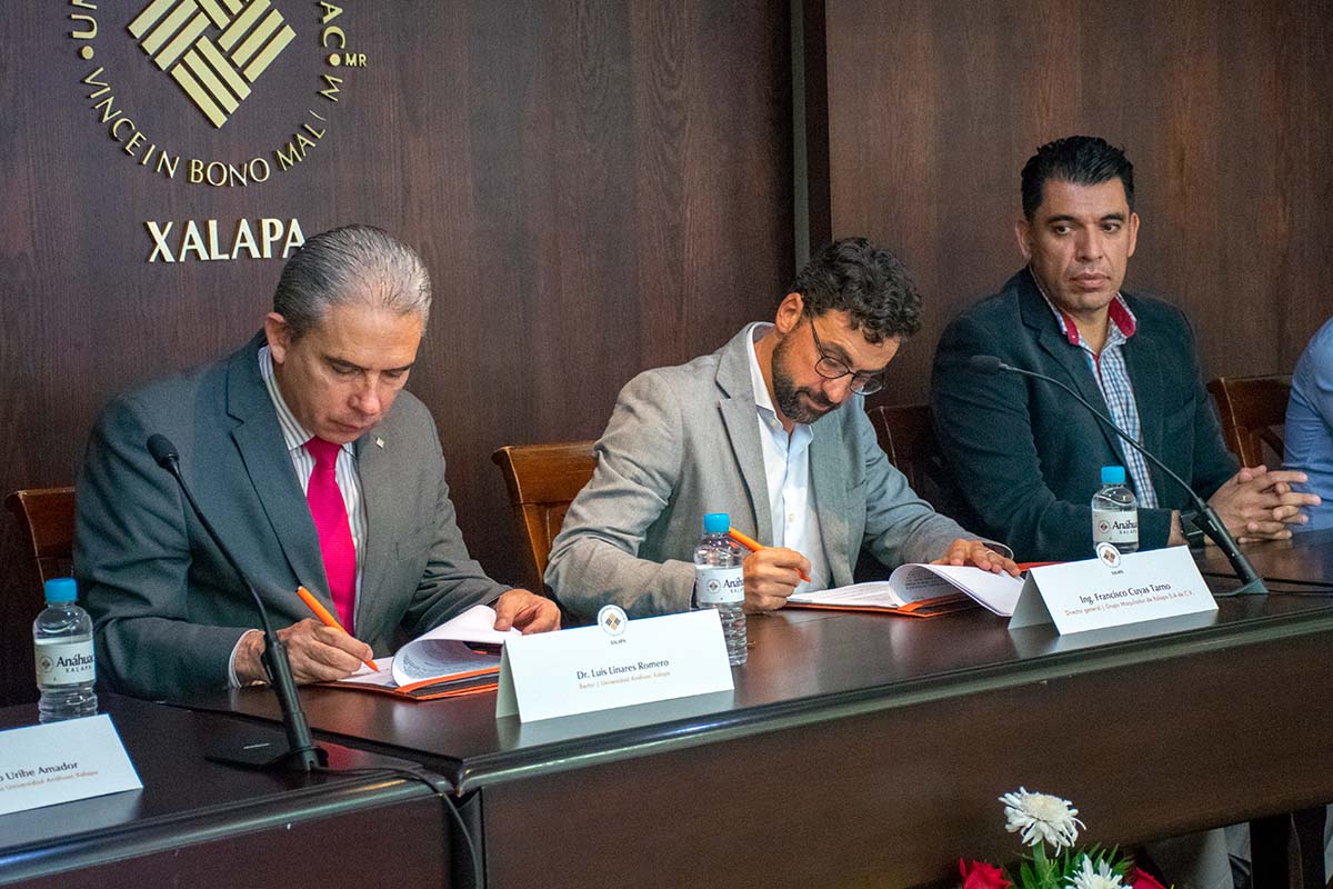 3 / 5 - Firma del convenio de colaboración con GRUMAX.