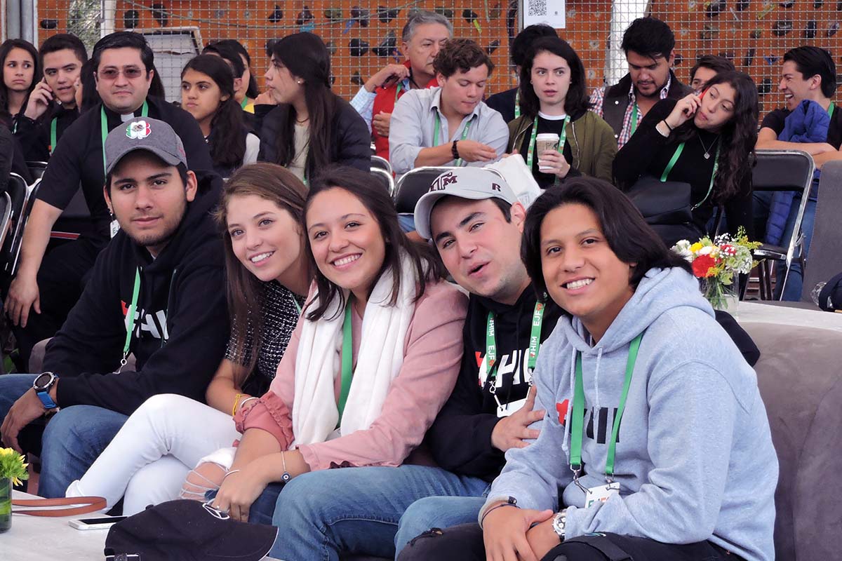 2 / 6 - Alumnos del Bachillerato Anáhuac y de la Universidad Anáhuac Xalapa.