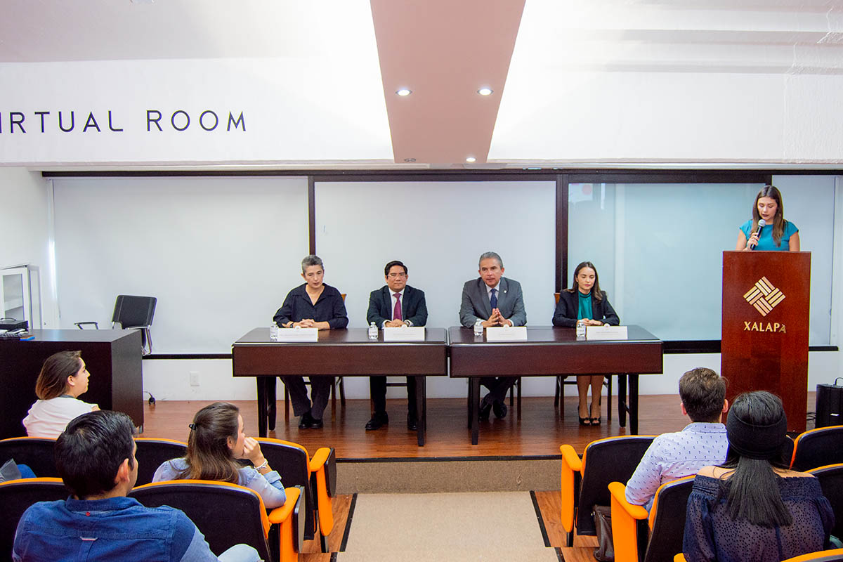 1 / 4 - Autoridades académicas en la ceremonia de apertura.