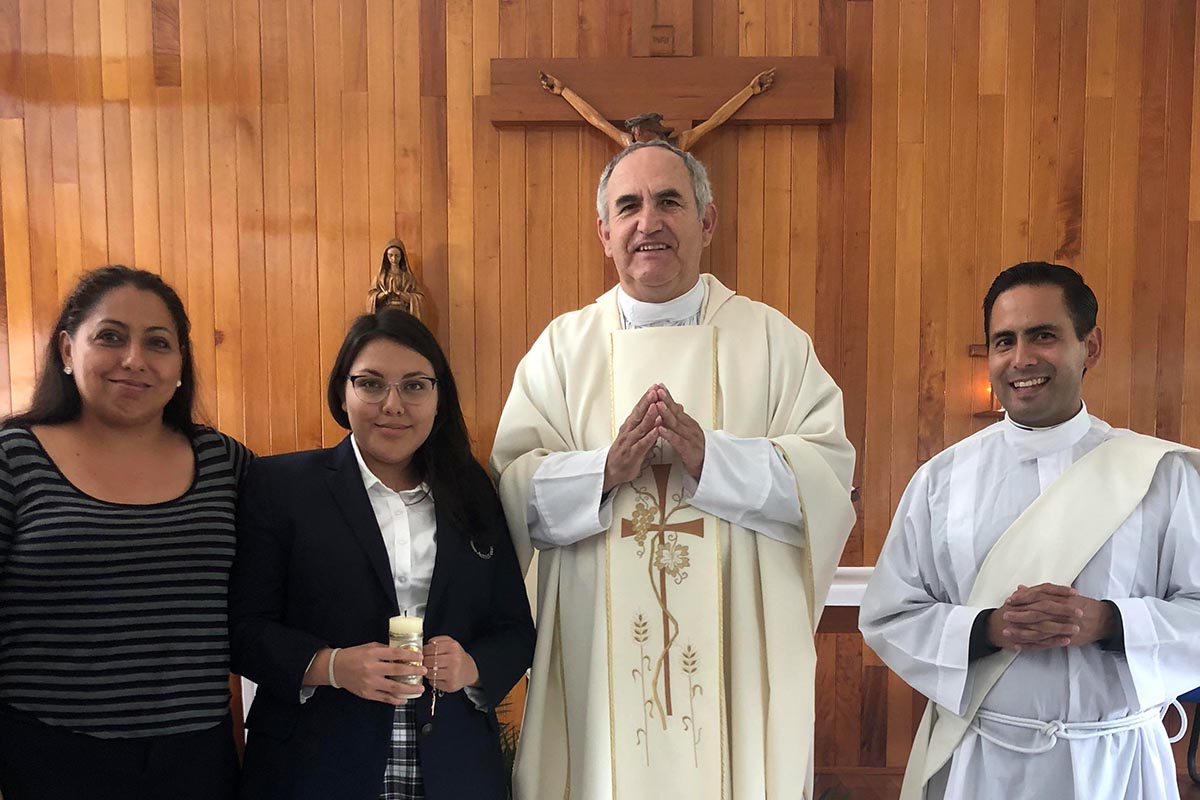 8 / 9 - Recibieron la Primera Comunión cinco alumnos de Bachillerato