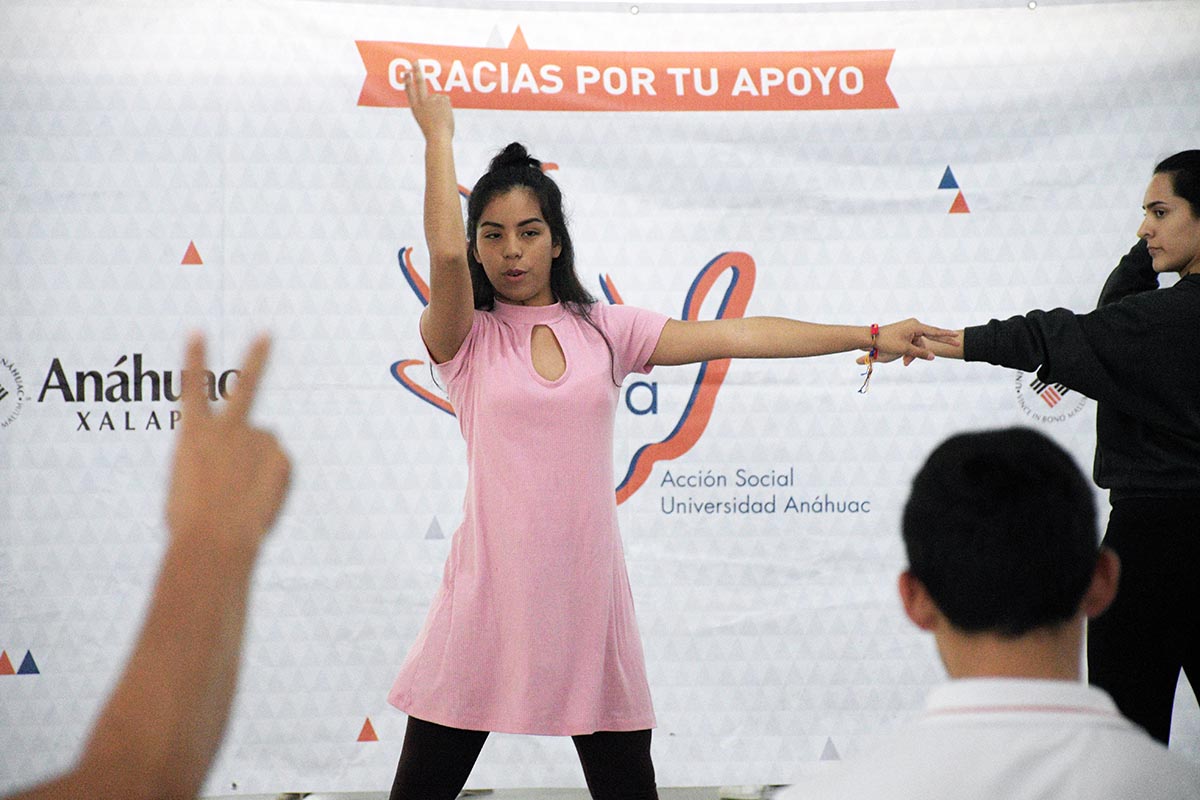 3 / 11 - Clase de música disco con el Taller de Danza.