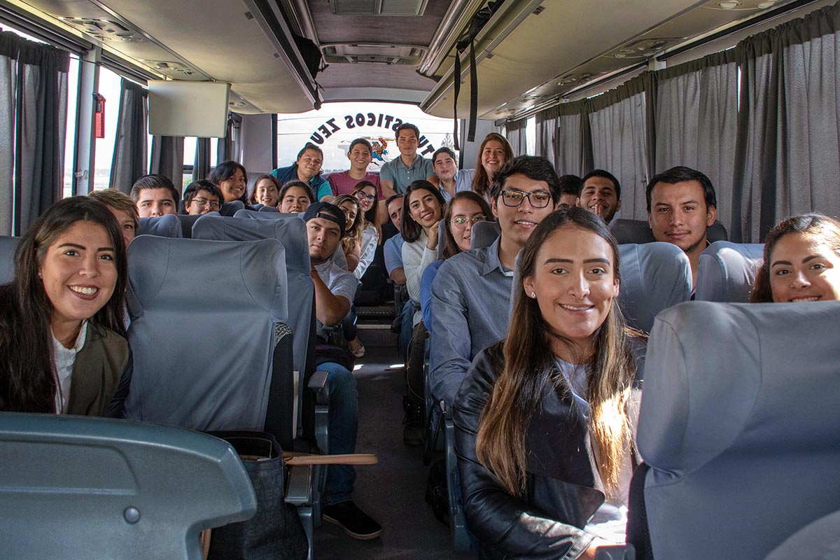 8 / 8 - Alumnos de los diversos programas de la Escuela de Ingeniería.