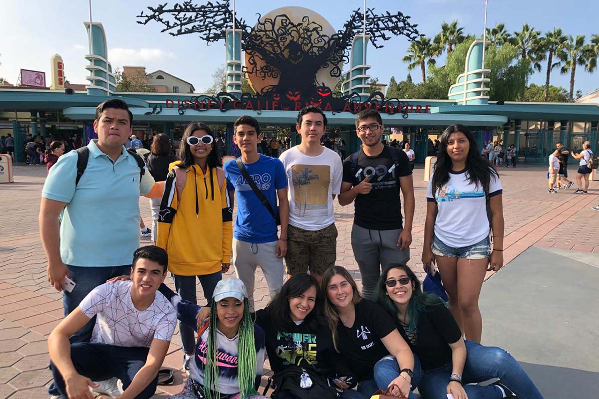 1 / 4 - Visita a Disneyland, Disney California Adventure y Estudios Universal.