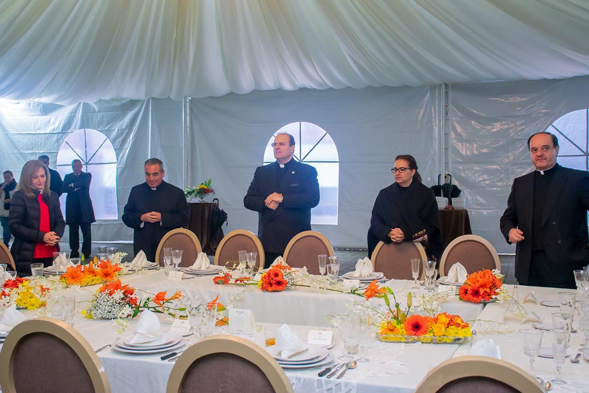 3 / 8 - Comida de bienvenida para rectores con autoridades universitarias.