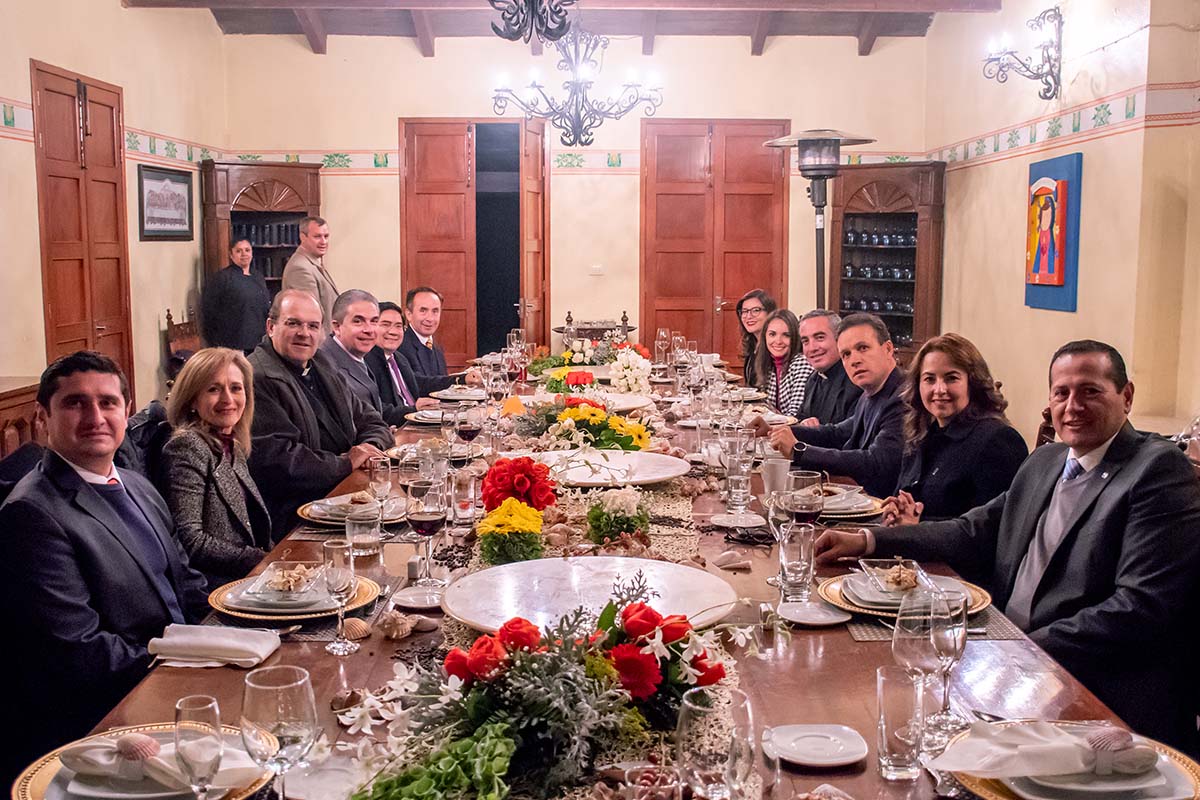 6 / 8 - Cena de gala para rectores con autoridades universitarias.