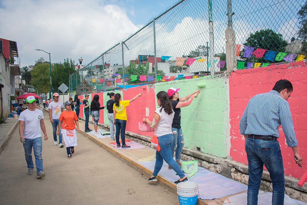 6 / 6 - Entusiasmo y participación generosa de los jóvenes estudiantes.