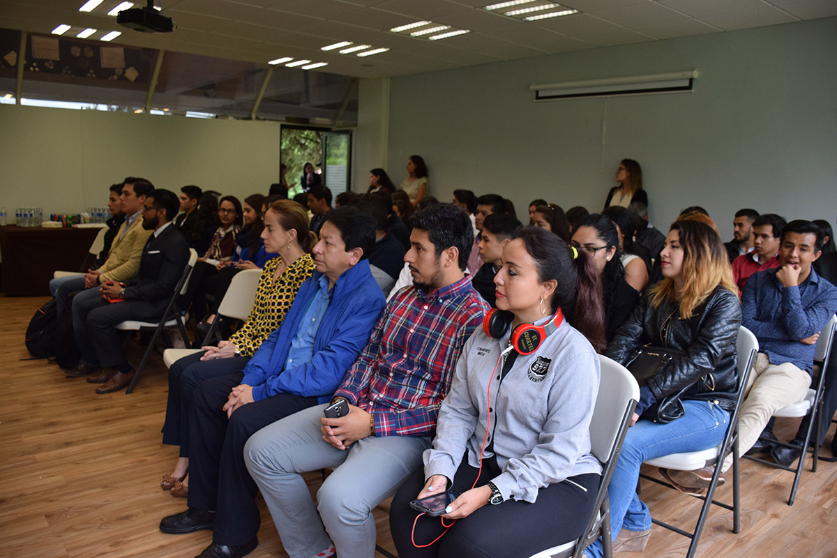 2 / 8 - Firma de convenio con Grupo Avanradio