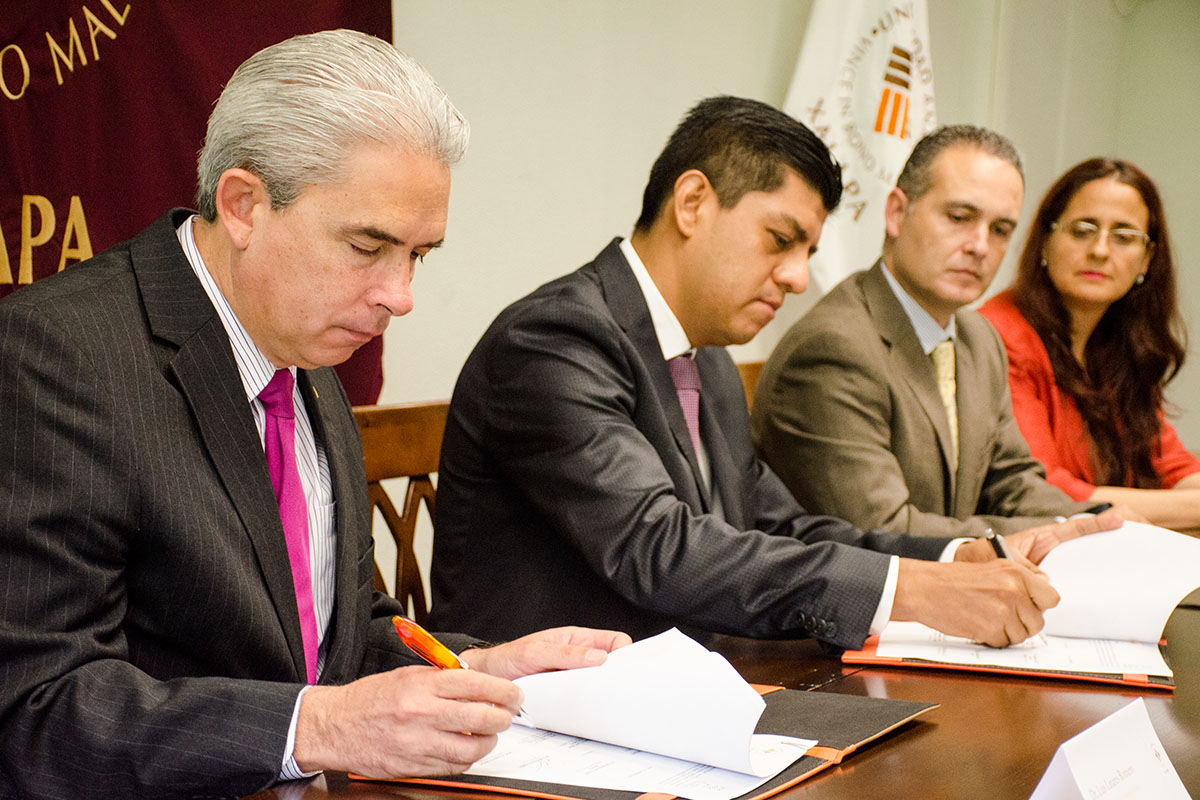 3 / 4 - Firma de convenio con el COLVER