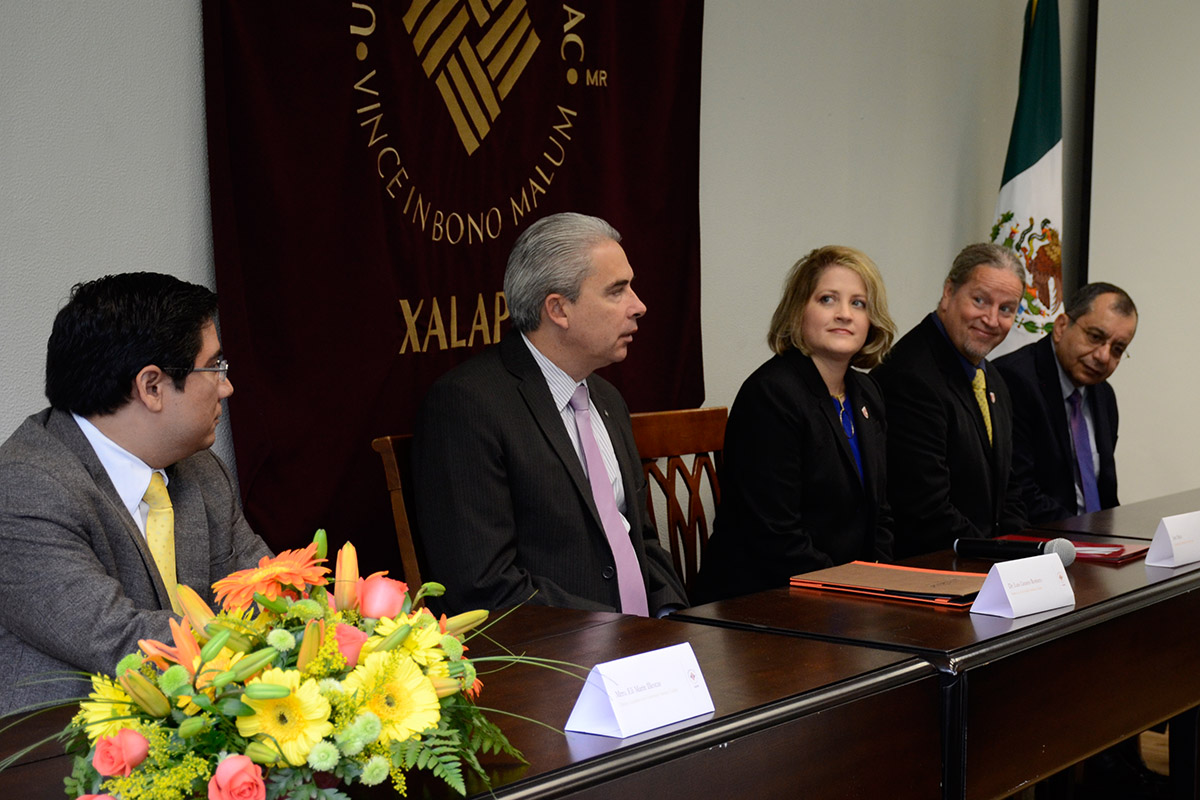 6 / 12 - La Escuela de Medicina de la UAX firma convenio sin precedentes en el país con la Universidad de Nebraska