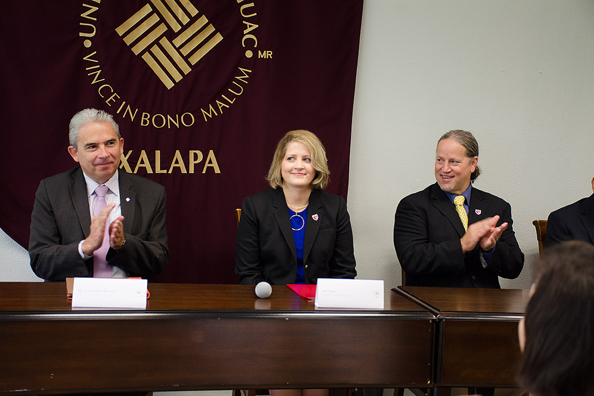 9 / 12 - La Escuela de Medicina de la UAX firma convenio sin precedentes en el país con la Universidad de Nebraska