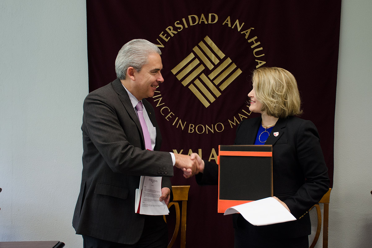 12 / 12 - La Escuela de Medicina de la UAX firma convenio sin precedentes en el país con la Universidad de Nebraska