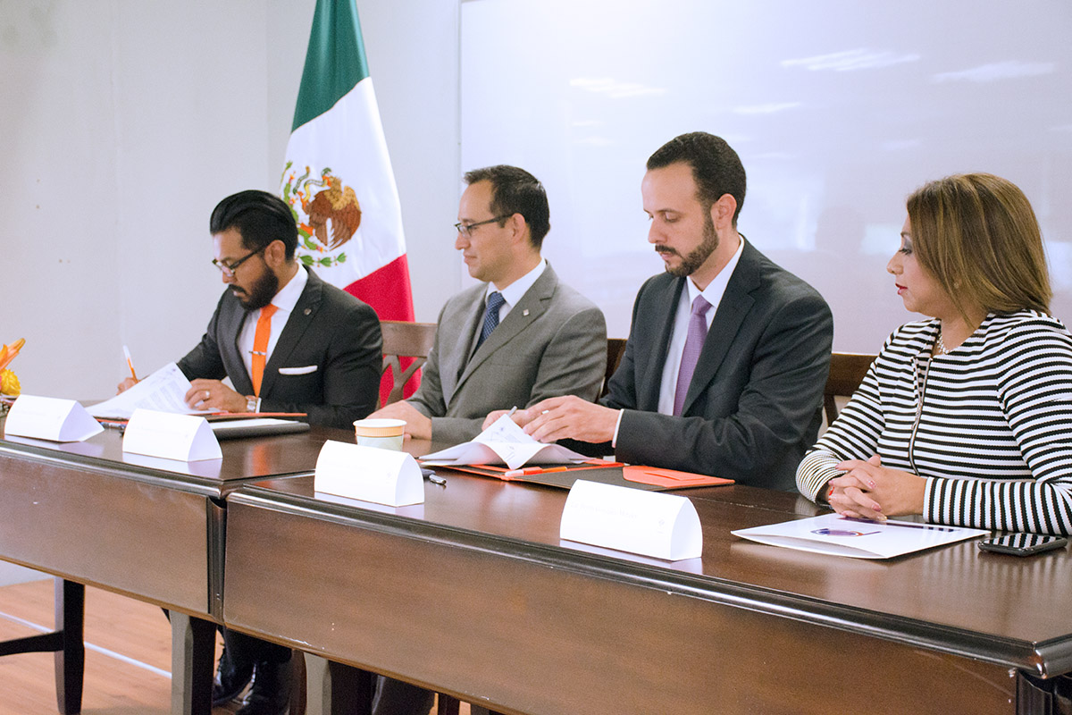 2 / 4 - Firma de convenio con la CEAPP