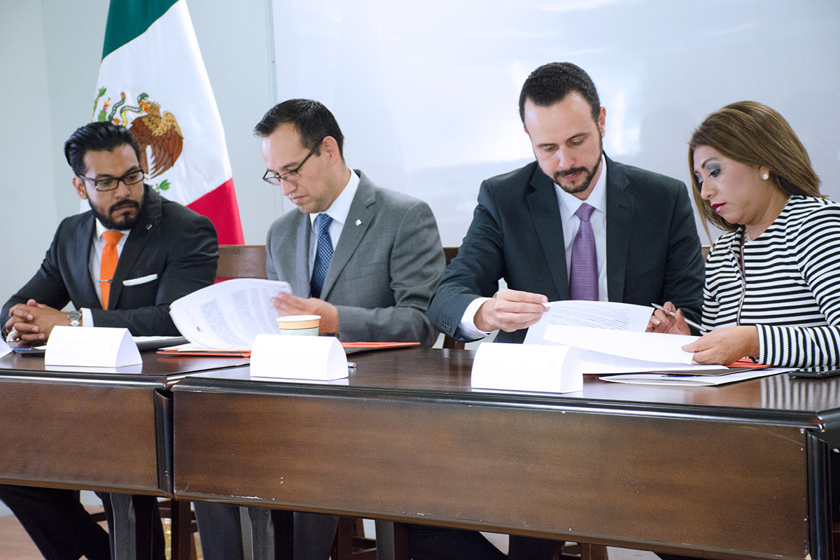 3 / 4 - Firma de convenio con la CEAPP