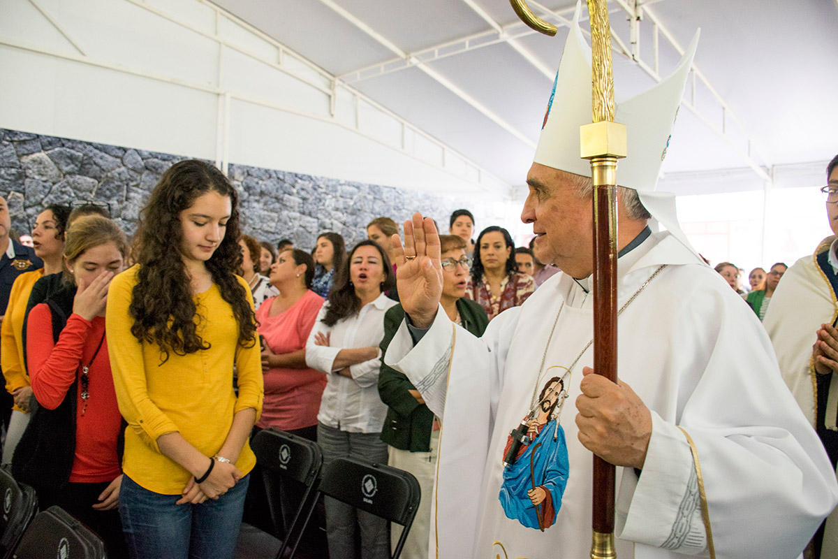 1 / 4 - Mons. José Rafael Palma celebra Misa de inicio de cursos
