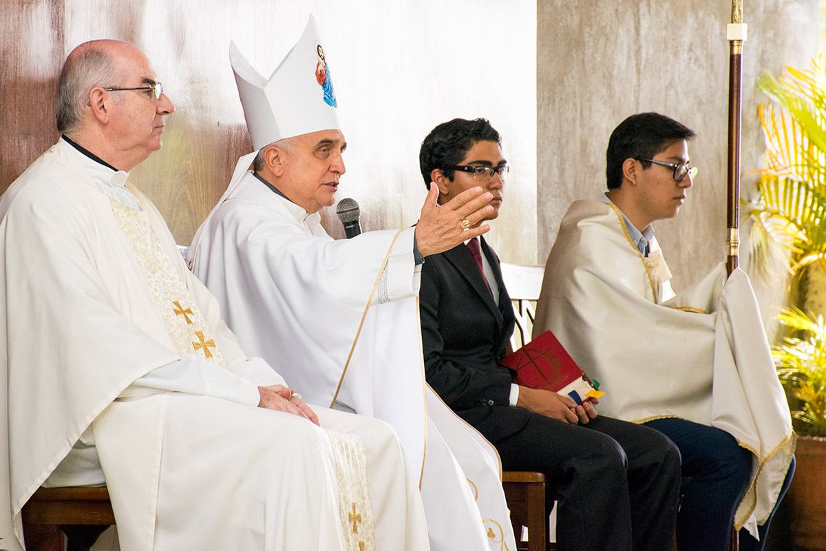 3 / 4 - Mons. José Rafael Palma celebra Misa de inicio de cursos