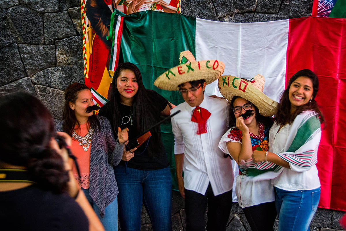 8 / 16 - La UAX celebra la  independencia de México en entusiasta velada