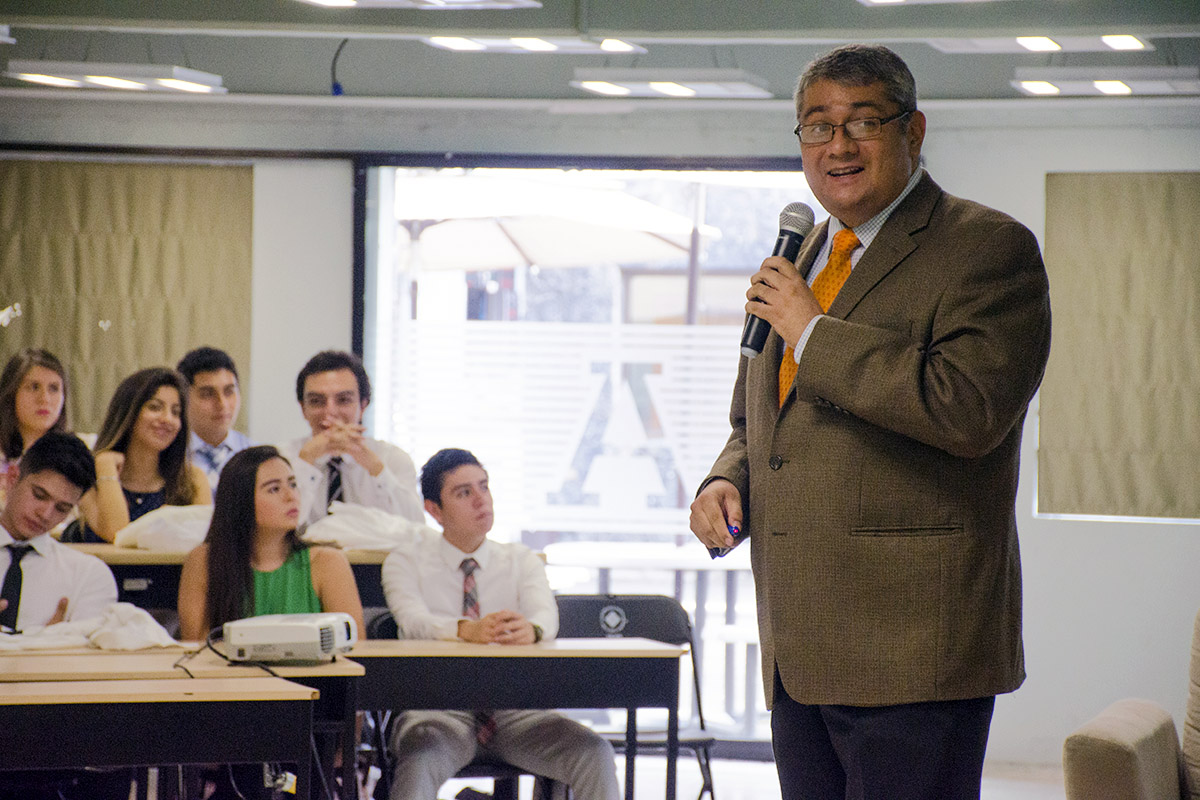 4 / 4 - Inicia el curso propedéutico para Médico Cirujano