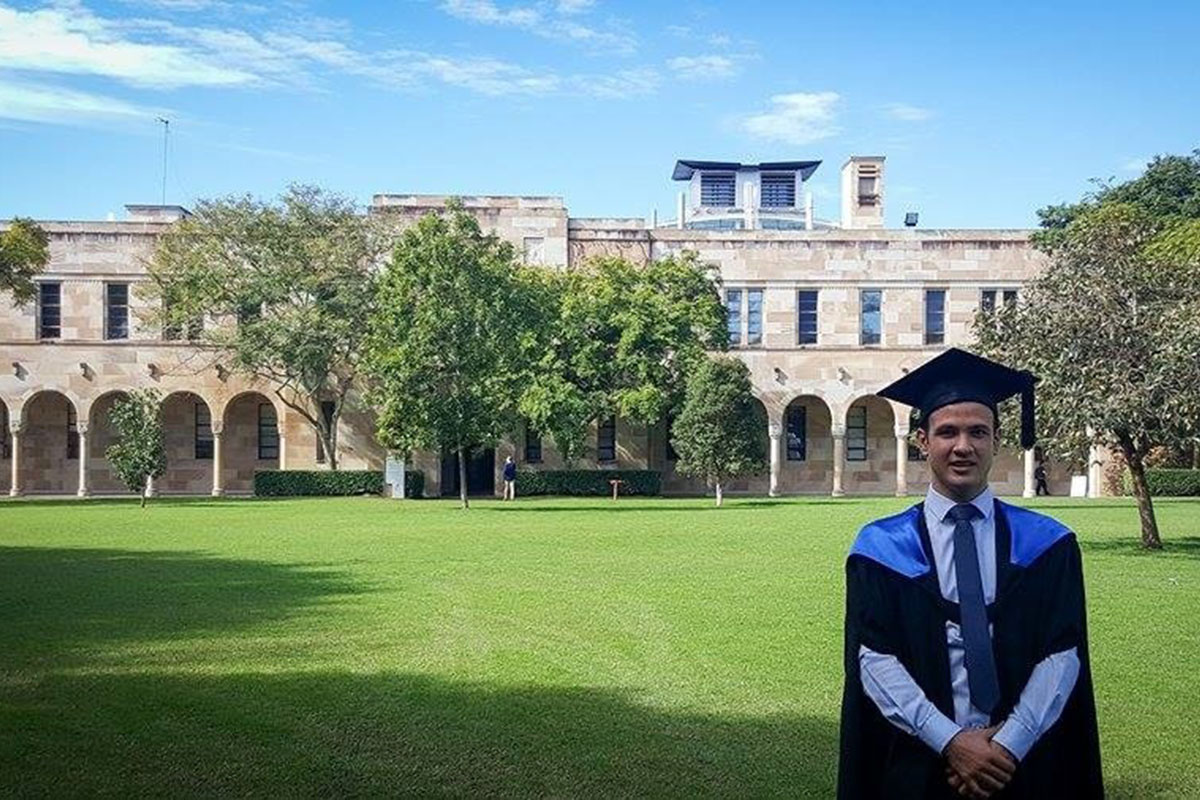 3 / 5 - Egresado de Negocios Internacionales se gradúa de la Universidad de Queensland, Australia