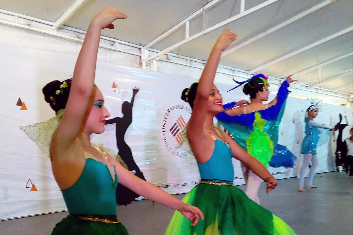 10 / 11 - El talento de los Jóvenes Veracruzanos de manifiesto en el 2° Encuentro de Danza Estudiantil Bailando con el Corazón