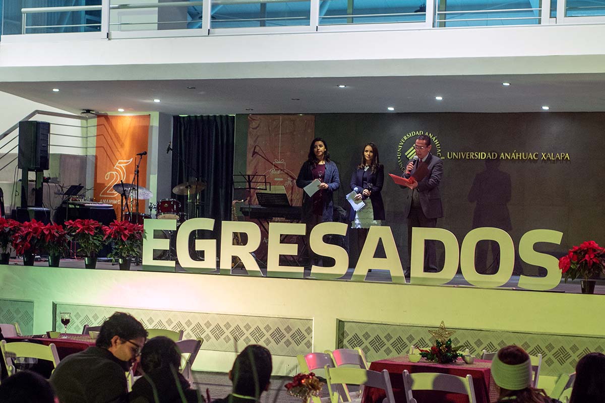 3 / 29 - Brindis Navideño de Egresados 2018 Back to the Beginning