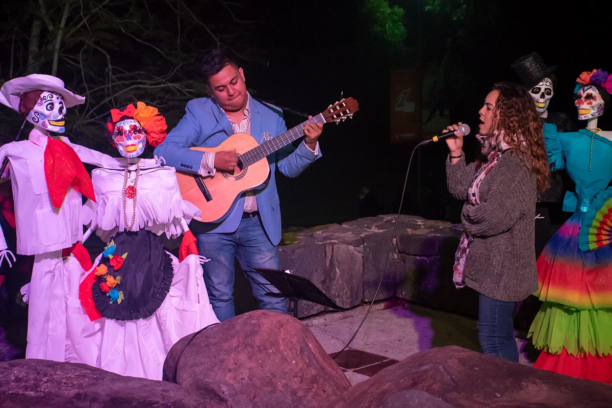 2 / 17 - Las Tradiciones Mexicanas se viven con Entusiasmo en la Anáhuac Xalapa