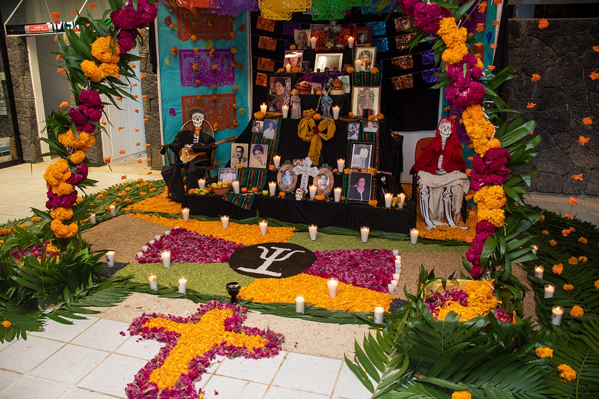 3 / 17 - Las Tradiciones Mexicanas se viven con Entusiasmo en la Anáhuac Xalapa