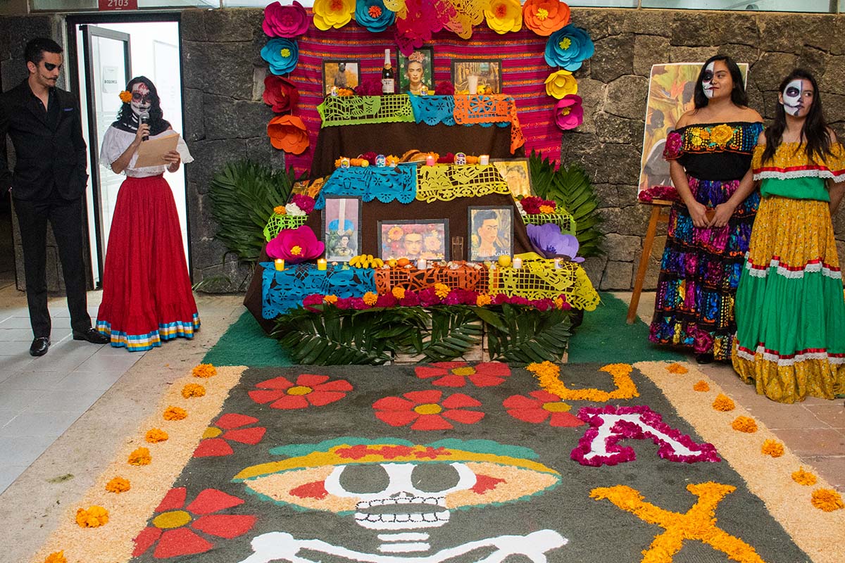 9 / 17 - Las Tradiciones Mexicanas se viven con Entusiasmo en la Anáhuac Xalapa