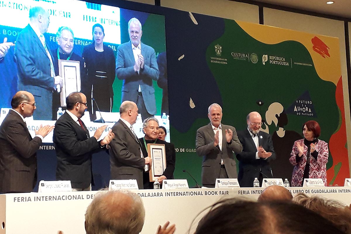 4 / 4 - Homenaje al Dr. Enrique Florescano como el Bibliófilo FIL 2018.