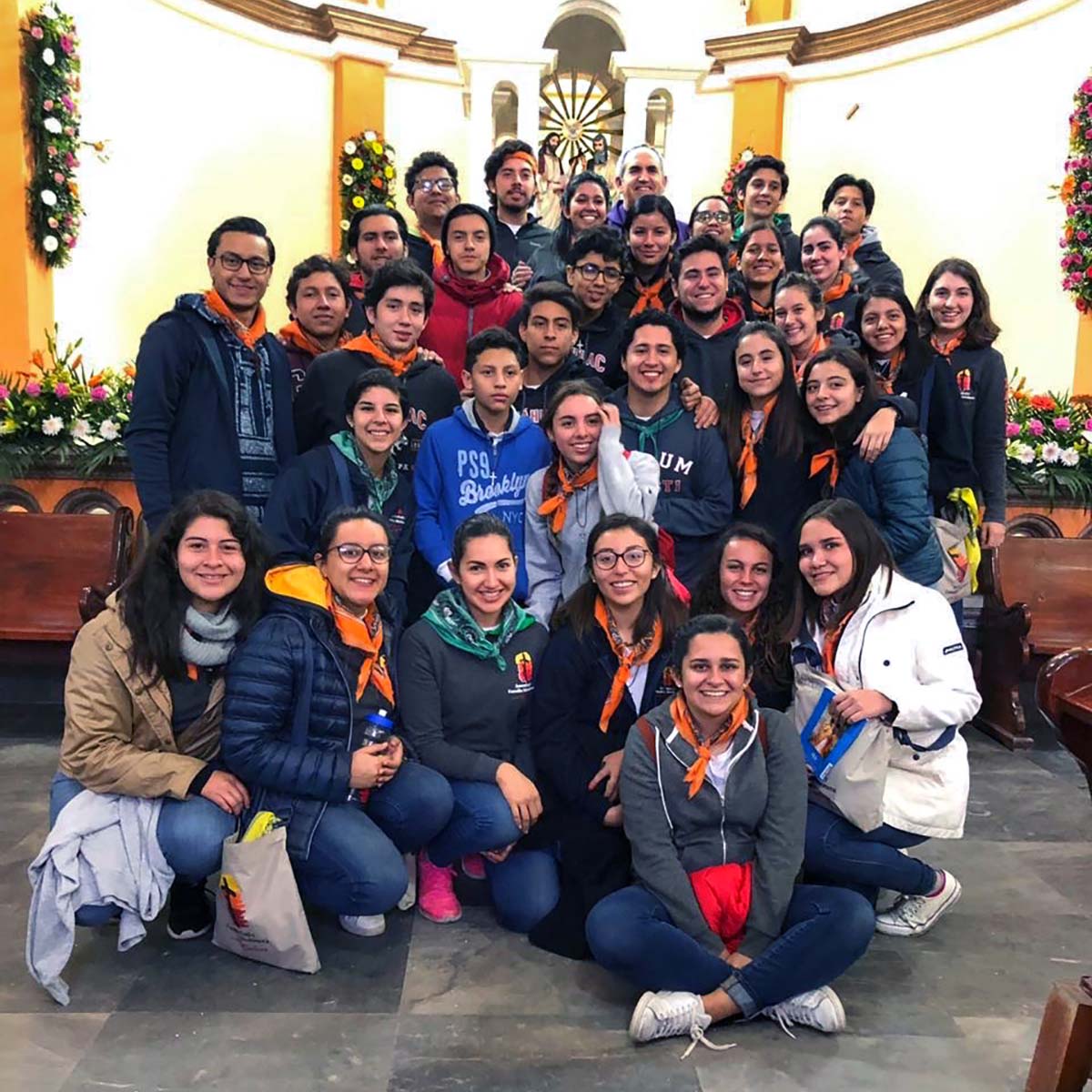 1 / 4 - Alumnos de Prepa Anáhuac y de Universidad.