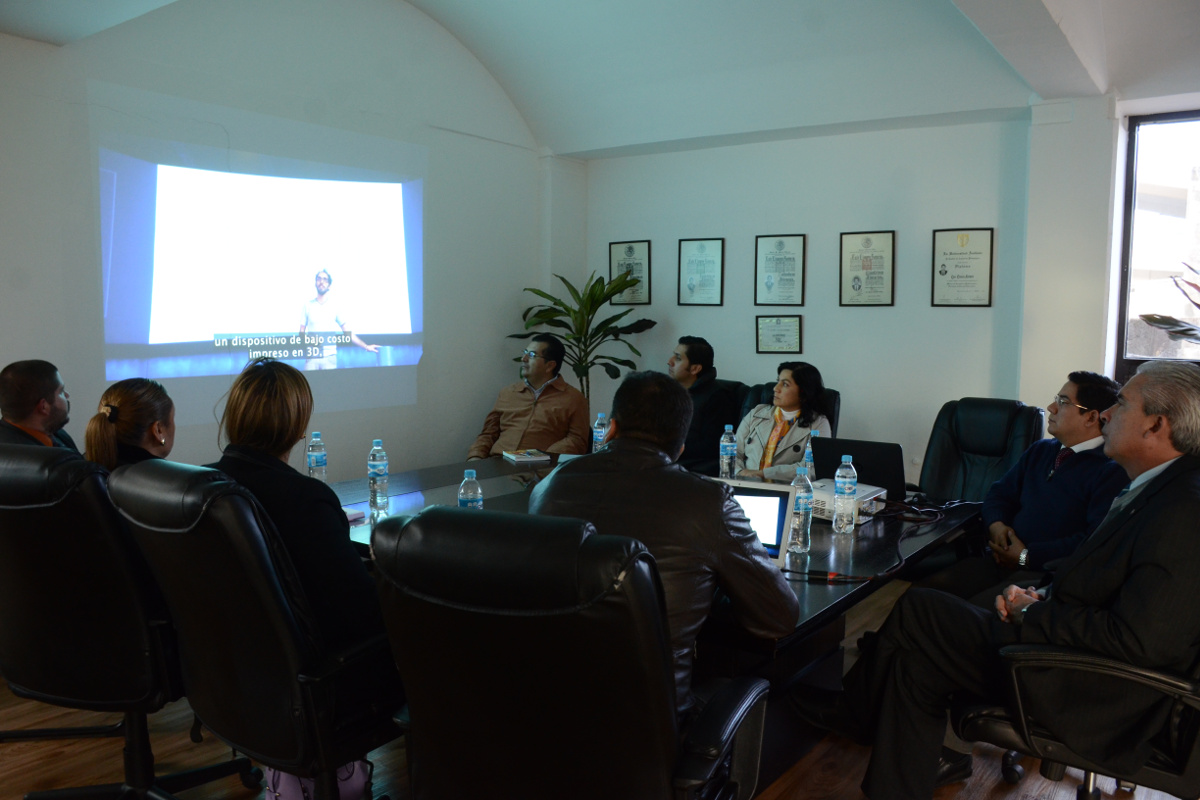 1 / 4 - El productor y cineasta Adolfo Franco visita la UAX