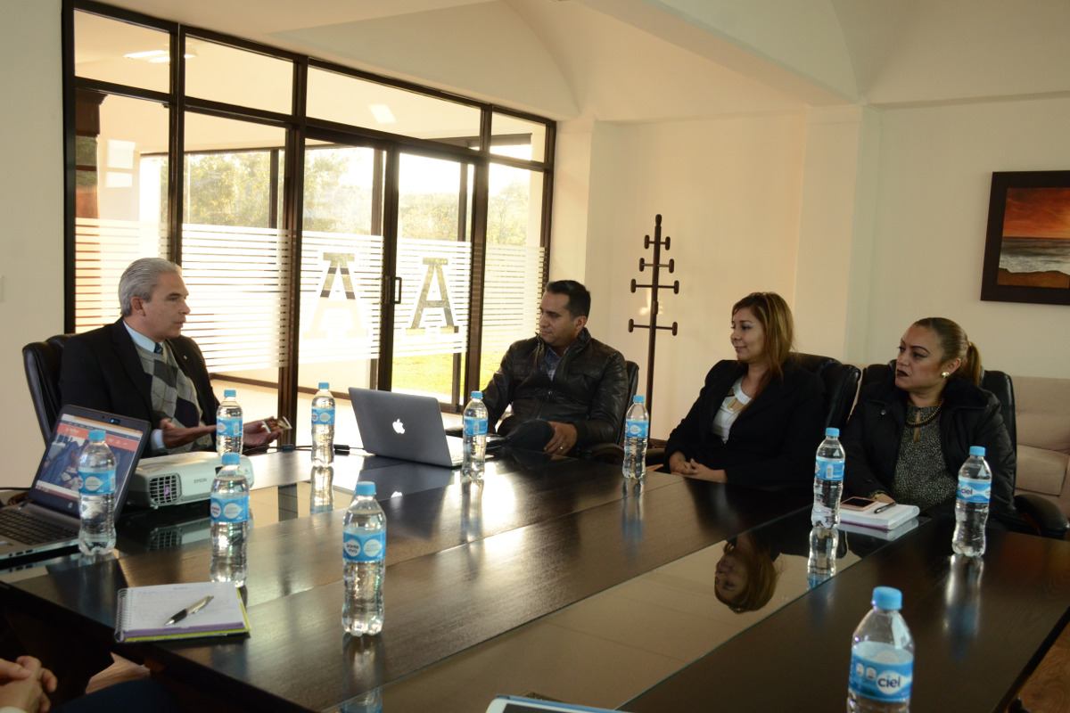 2 / 4 - El productor y cineasta Adolfo Franco visita la UAX