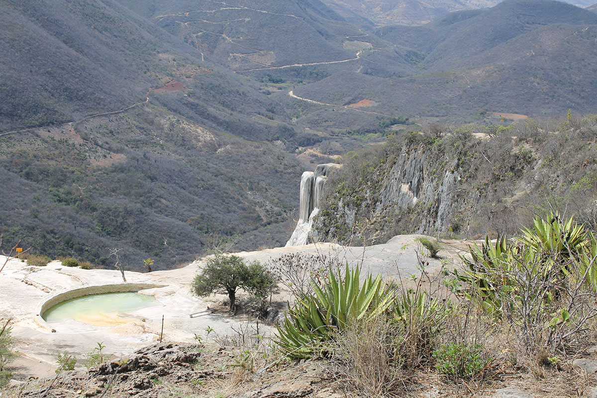 1 / 4 - Alumnos de Administración Turística visitan Oaxaca