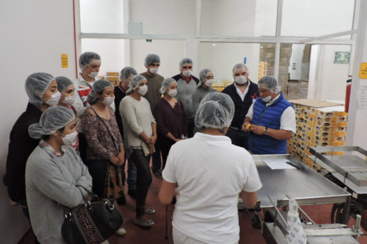 3 / 5 - Alumnos visitan Mole Xiqueño