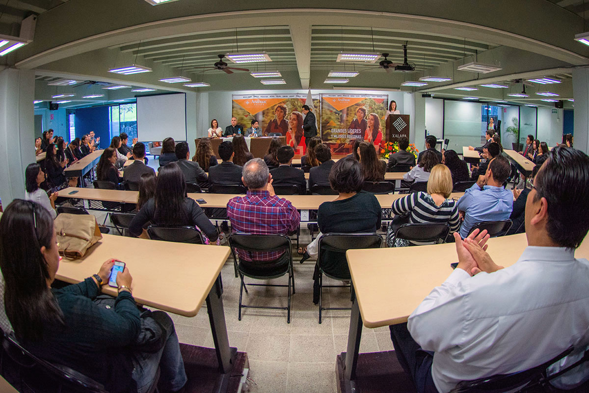 2 / 24 - Ceremonia de Fin de Cursos y Premiación anual del Bachillerato Anáhuac Xalapa