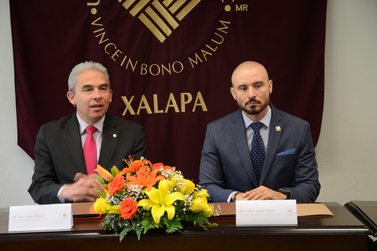 3 / 8 - Firma Universidad Anáhuac convenio de colaboración con el SAT