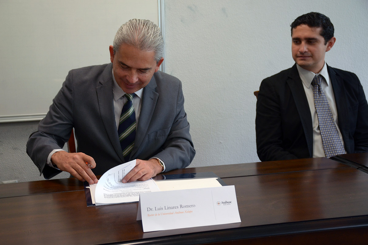 3 / 6 - La Universidad Anáhuac y Comex firman convenio de colaboración