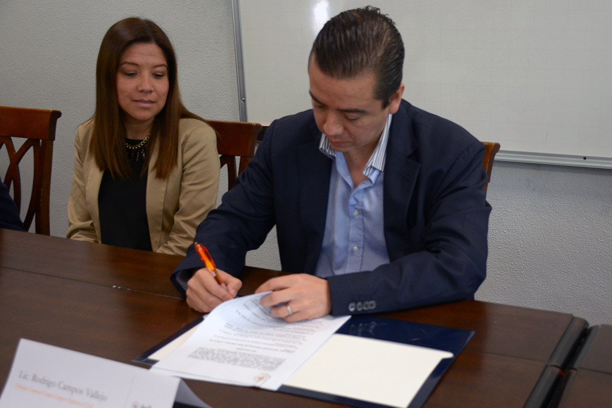 4 / 6 - La Universidad Anáhuac y Comex firman convenio de colaboración