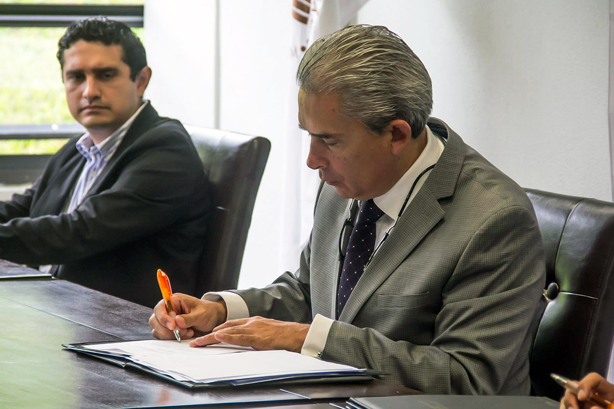 3 / 9 - Firman la Universidad Anáhuac y el IVEC Convenio de Colaboración