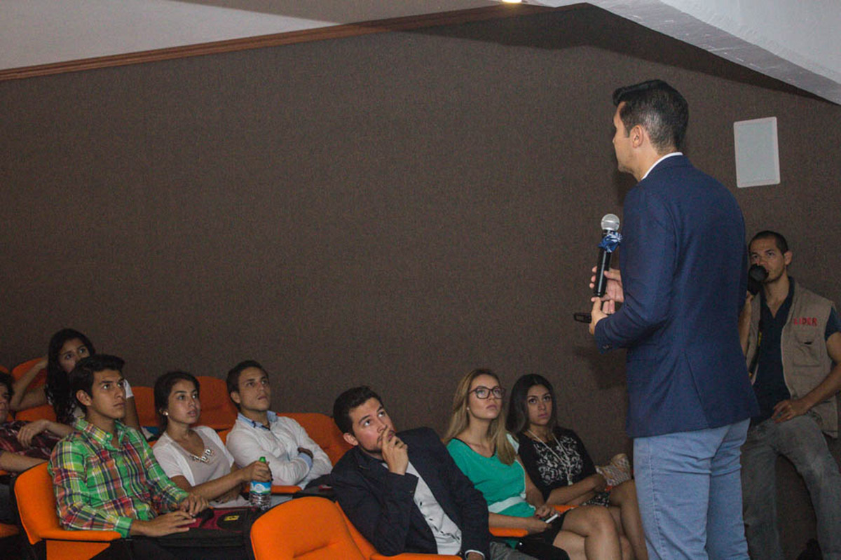 7 / 8 - El Director de Tommy Hilfiger México imparte conferencia en la UAX