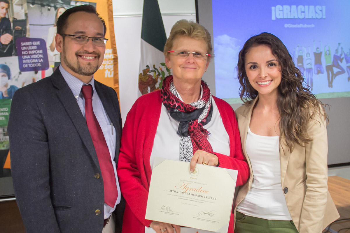 10 / 10 - La Mtra. Gisela Rubach imparte conferencia en la Anáhuac