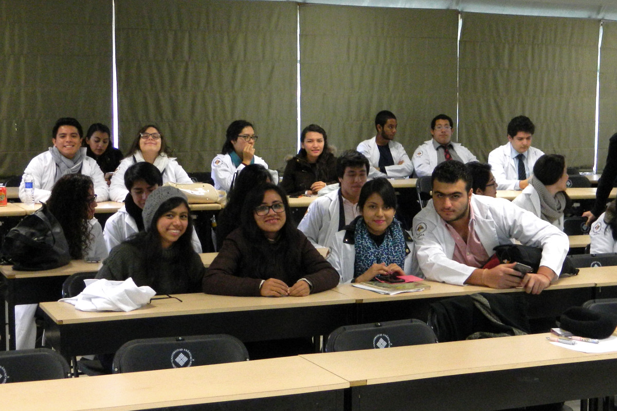 1 / 8 - Primer Simposio de Oncología Pediátrica en la Universidad Anáhuac Xalapa