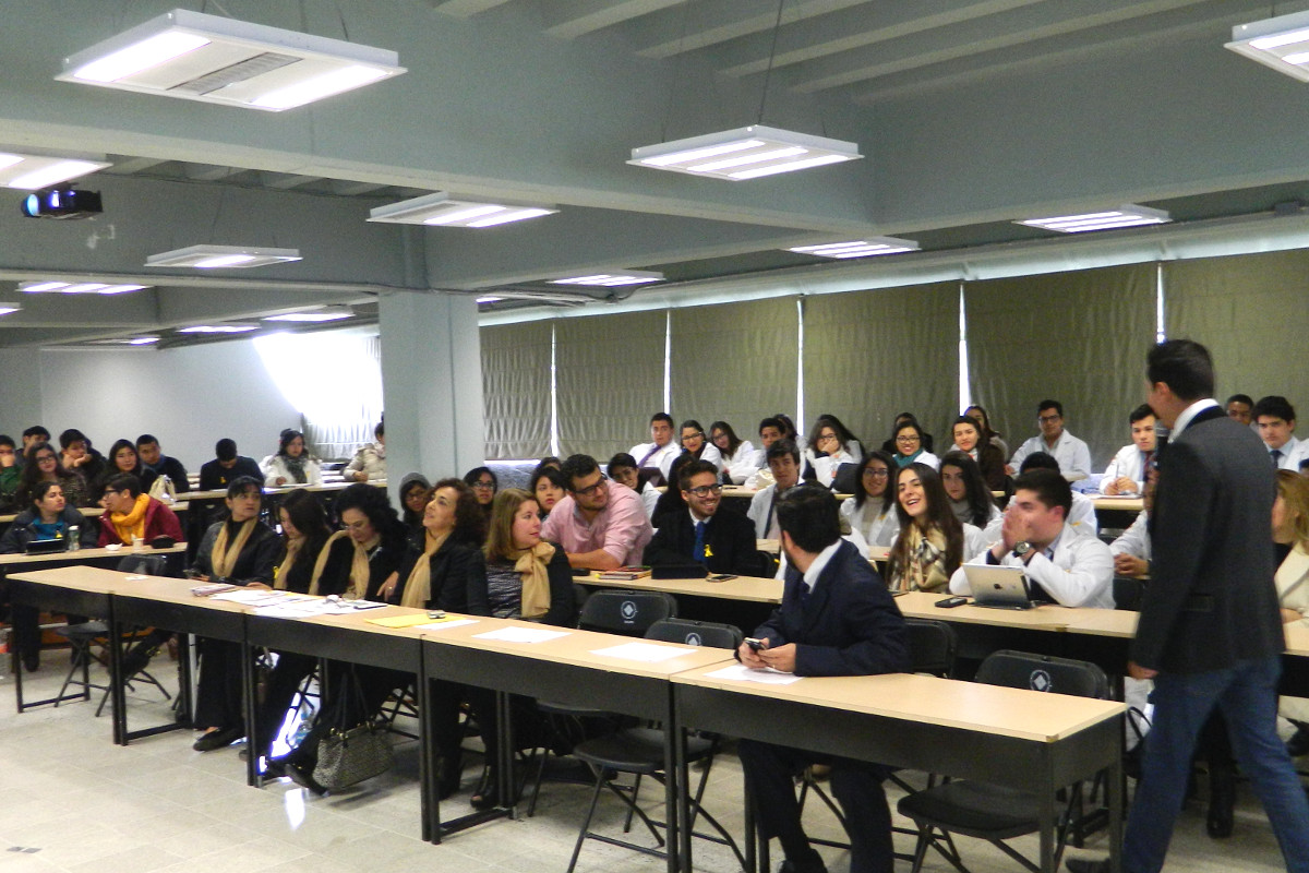 2 / 8 - Primer Simposio de Oncología Pediátrica en la Universidad Anáhuac Xalapa