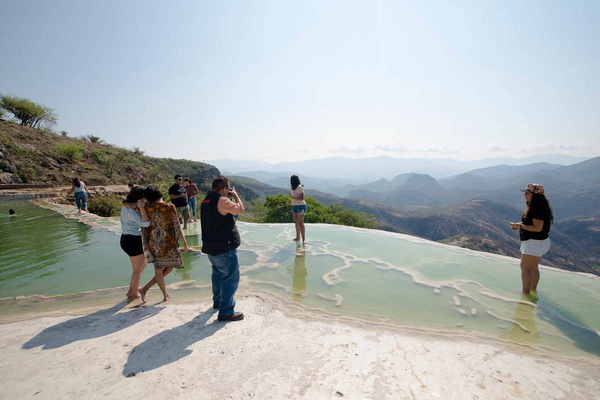 1 / 4 - Alumnos del Taller de Fotografía Digital realizaron viaje a Oaxaca