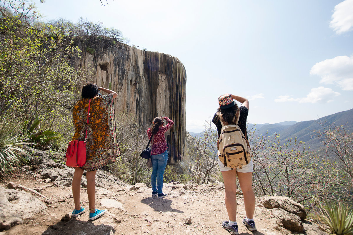 3 / 4 - Alumnos del Taller de Fotografía Digital realizaron viaje a Oaxaca