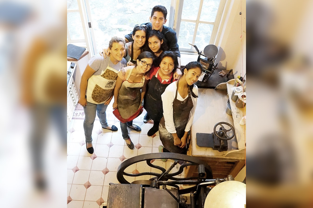 6 / 6 - Alumnos de Diseño Gráfico visitan La Ceiba Gráfica 6 / 6 - Alumnos de Diseño Gráfico visitan La Ceiba Gráfica