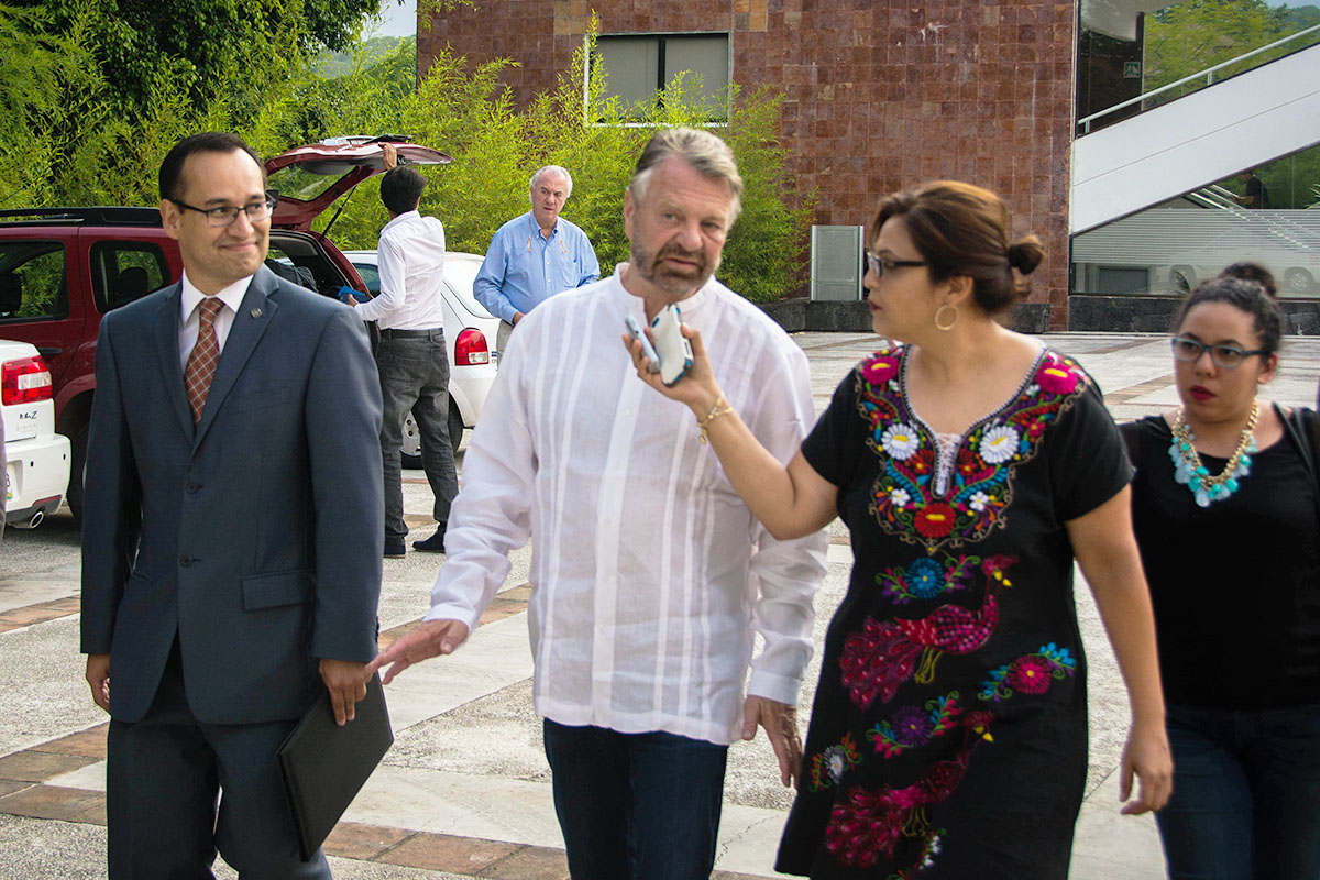 1 / 8 - Dr. Jorge Castañeda presenta libro en la Anáhuac Xalapa