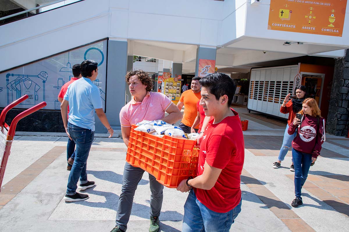 3 / 4 - Miembros del Grupo ASUA llevaron a cabo la colecta.